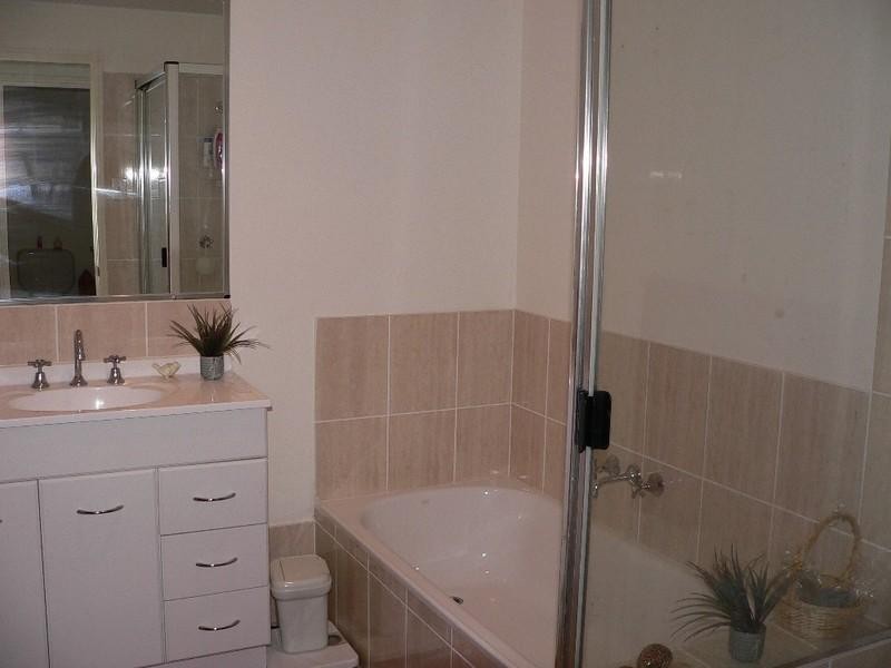 1/11 Goldcrest Drive, Upper Coomera QLD 4209