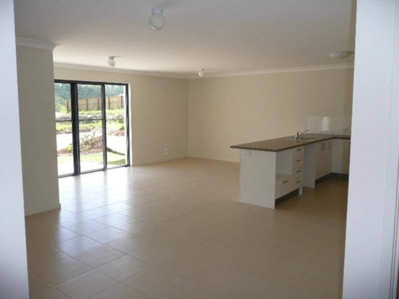 1/55 Wunburra Circuit, Pacific Pines QLD 4211