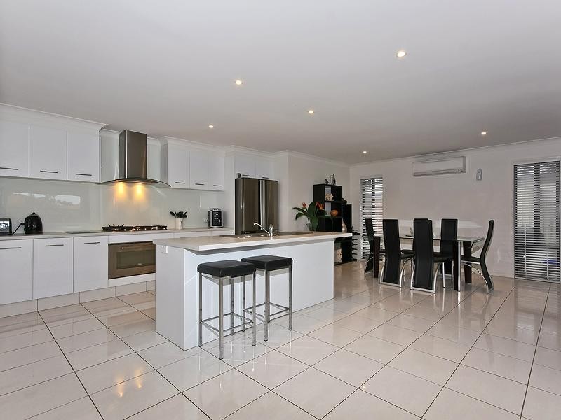 64 Regatta Avenue, Oxenford QLD 4210