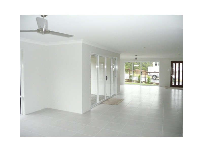 2/1 Lowell Street, Reedy Creek QLD 4227