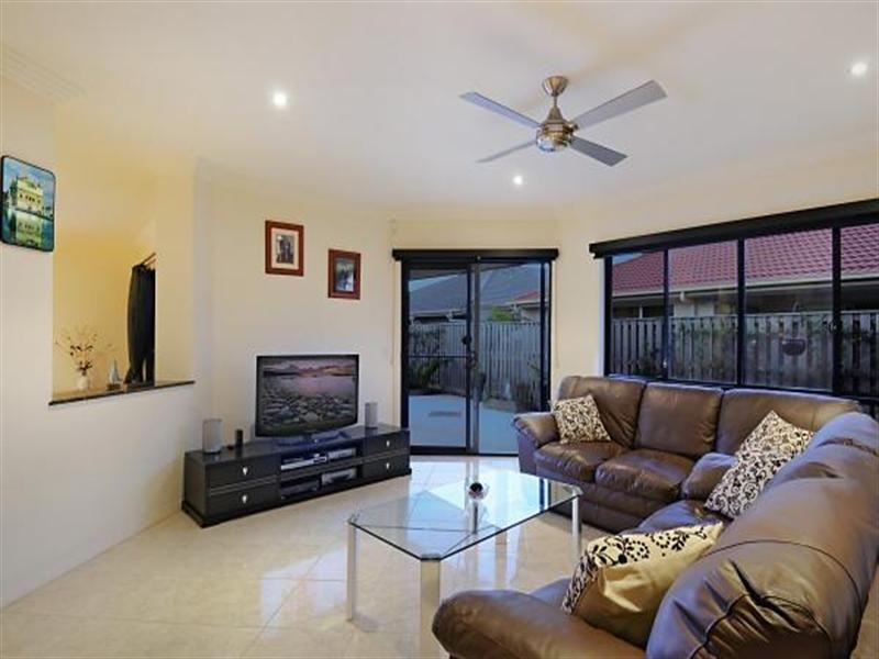 3 Xavier Place, Oxenford QLD 4210