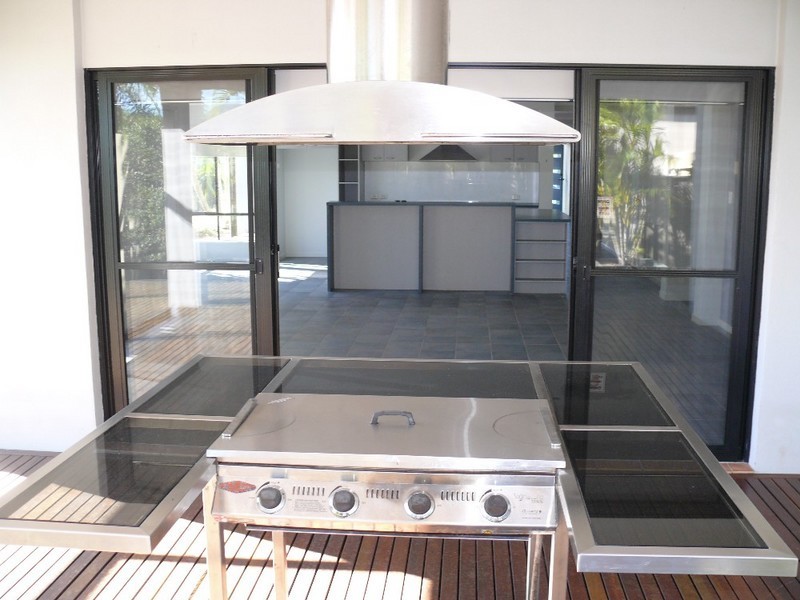 1 Thames Place, Oxenford QLD 4210