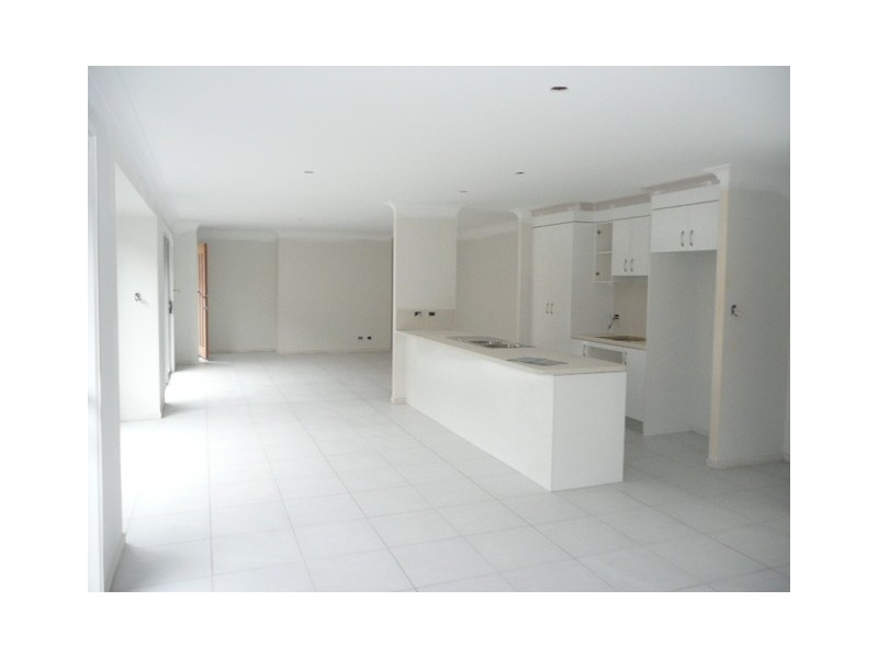 19 McRae Circuit, Pacific Pines QLD 4211