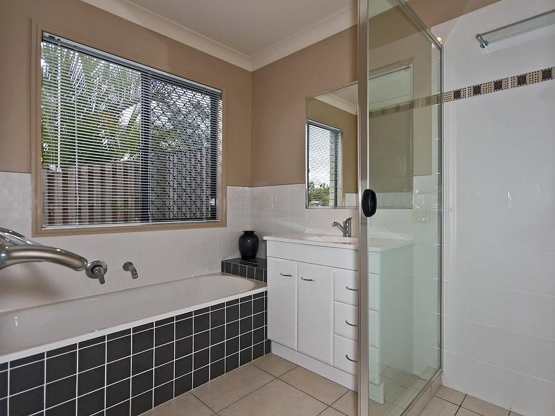 7 Hatutu Street, Pacific Pines QLD 4211