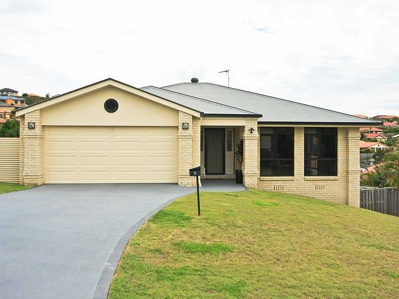 7 Hatutu Street, Pacific Pines QLD 4211