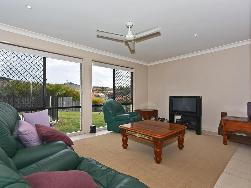 7 Hatutu Street, Pacific Pines QLD 4211