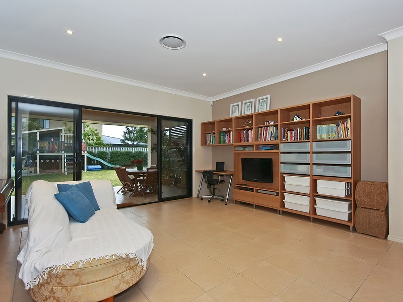 33 Hillary Circuit, Pacific Pines QLD 4211