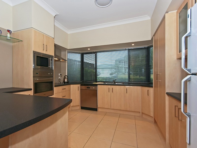 33 Hillary Circuit, Pacific Pines QLD 4211