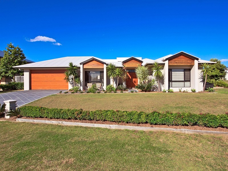 33 Hillary Circuit, Pacific Pines QLD 4211