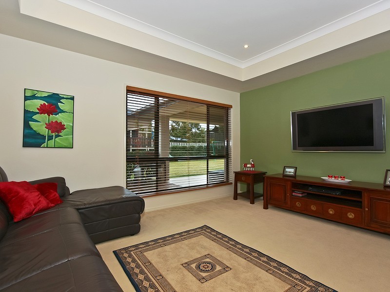33 Hillary Circuit, Pacific Pines QLD 4211