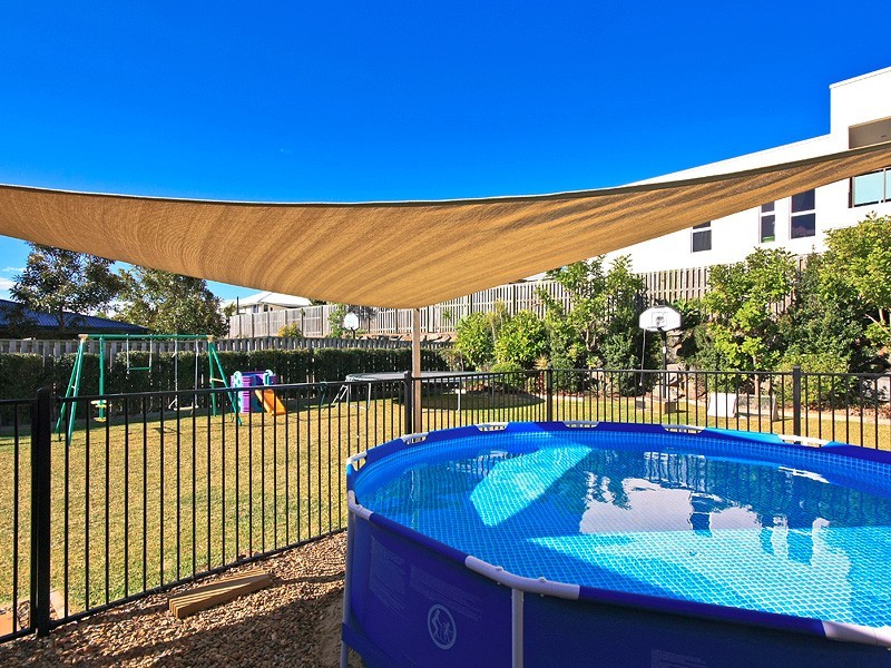 33 Hillary Circuit, Pacific Pines QLD 4211