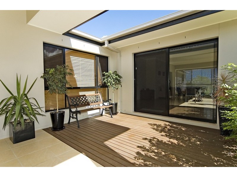 33 Hillary Circuit, Pacific Pines QLD 4211