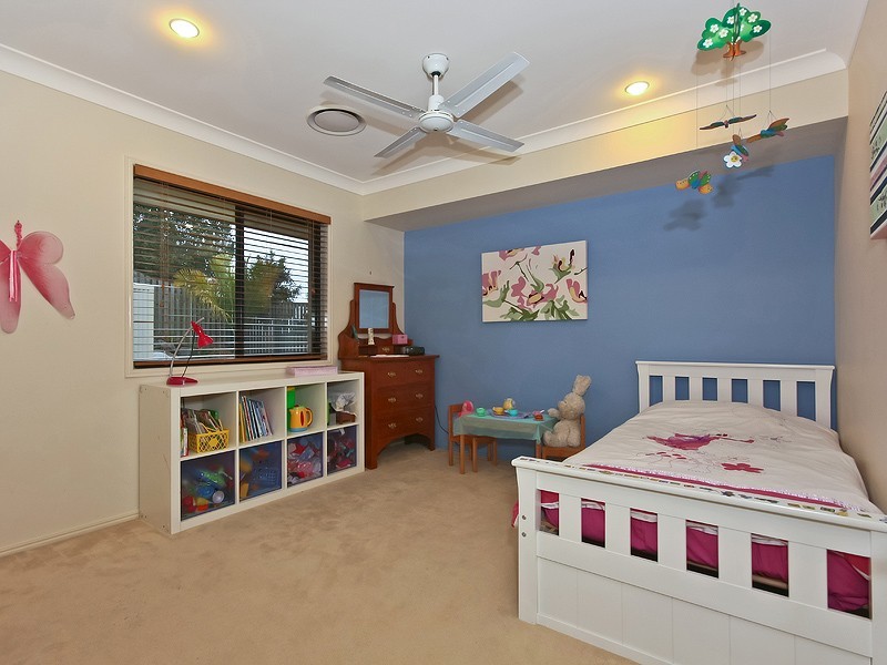 33 Hillary Circuit, Pacific Pines QLD 4211