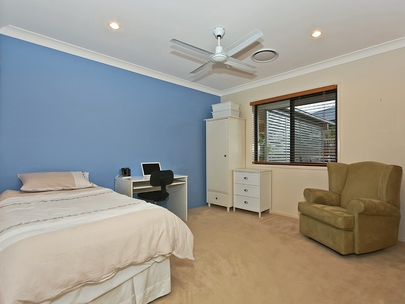 33 Hillary Circuit, Pacific Pines QLD 4211