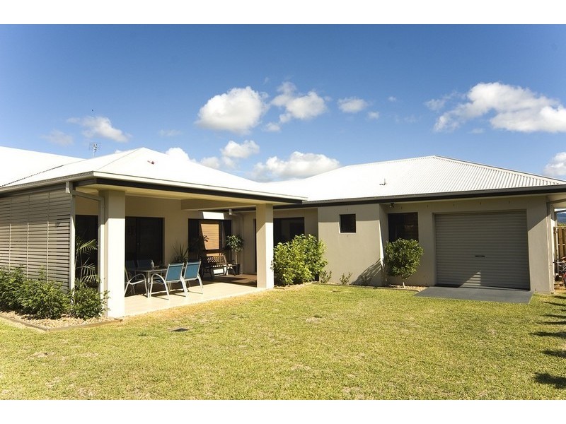 33 Hillary Circuit, Pacific Pines QLD 4211