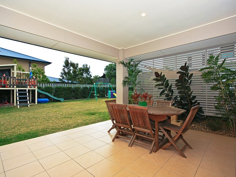 33 Hillary Circuit, Pacific Pines QLD 4211