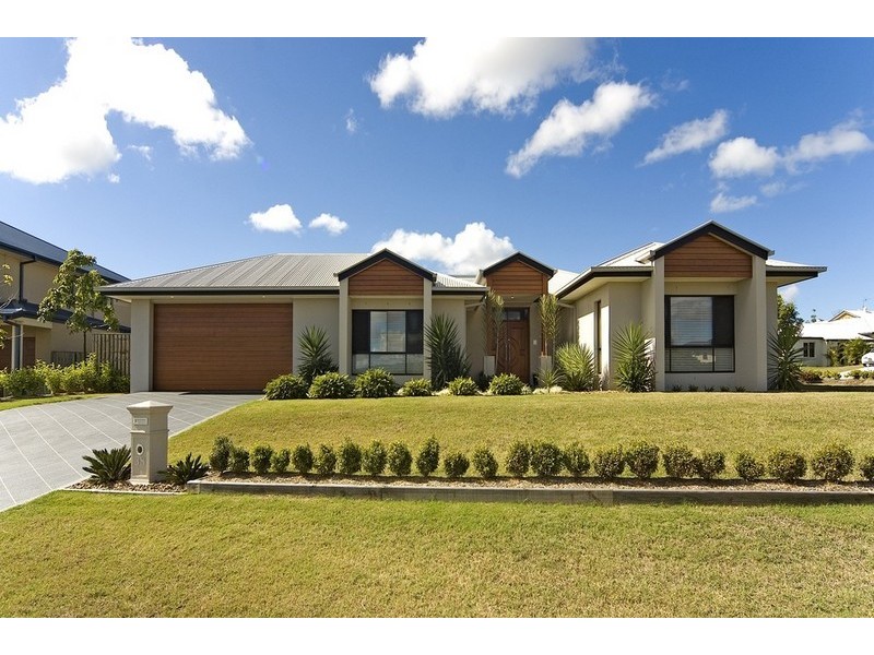 33 Hillary Circuit, Pacific Pines QLD 4211