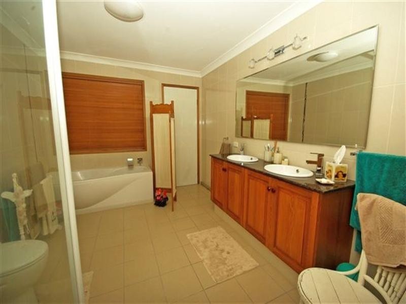 24 California Drive, Oxenford QLD 4210