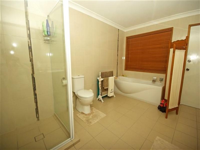 24 California Drive, Oxenford QLD 4210