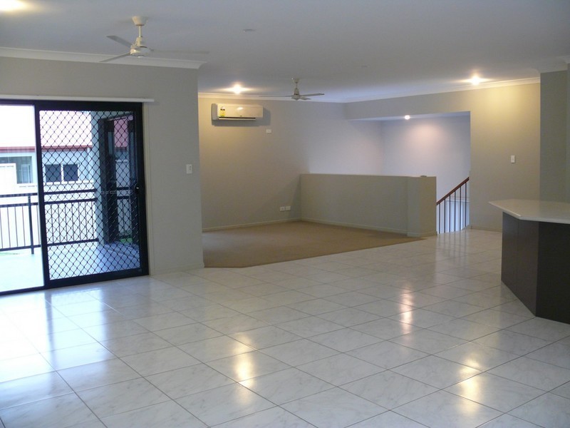 5 Aingeal Place, Oxenford QLD 4210