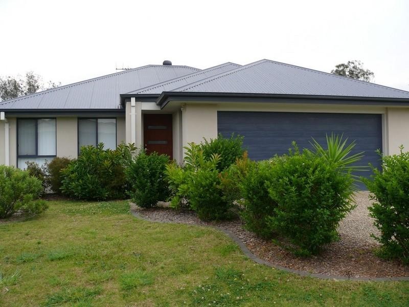 4 Matthews Crescent, Pimpama QLD 4209