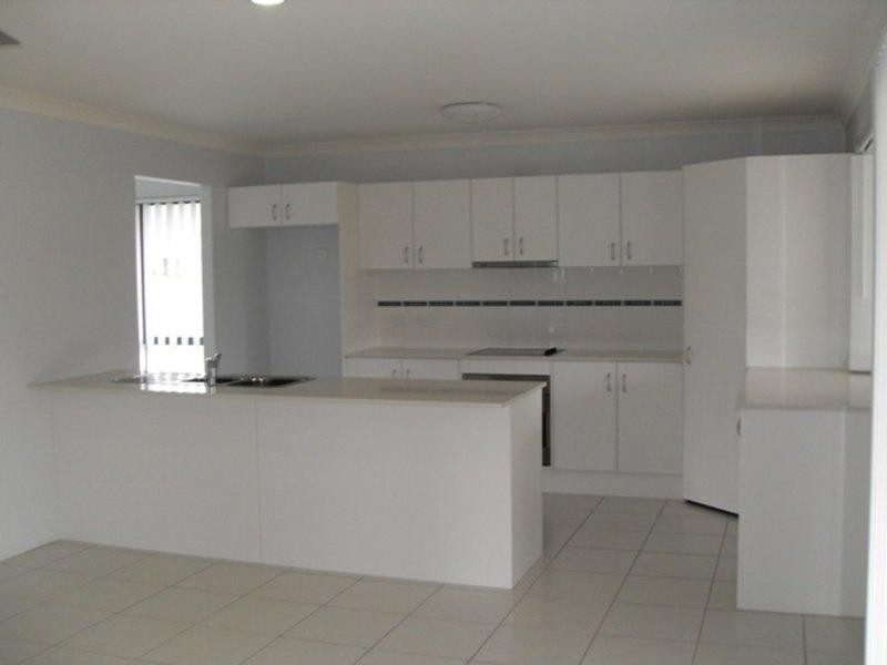4 Matthews Crescent, Pimpama QLD 4209