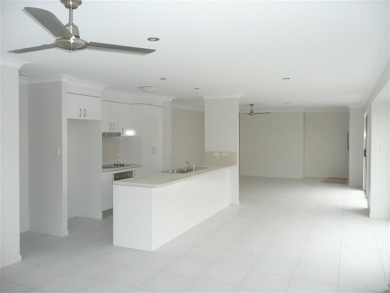 2/19 McRae Circuit, Pacific Pines QLD 4211