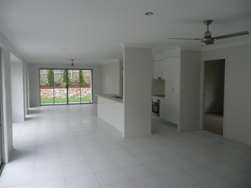 2/19 McRae Circuit, Pacific Pines QLD 4211