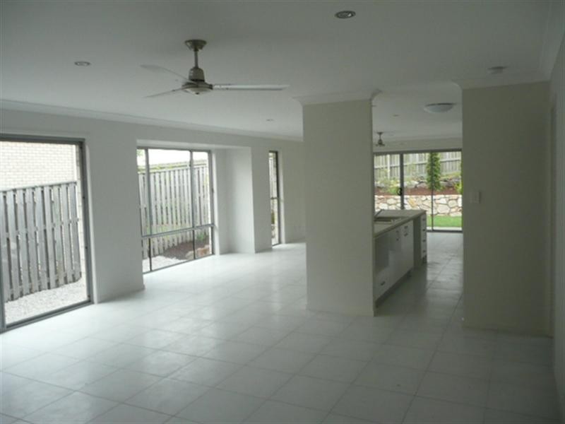 2/19 McRae Circuit, Pacific Pines QLD 4211