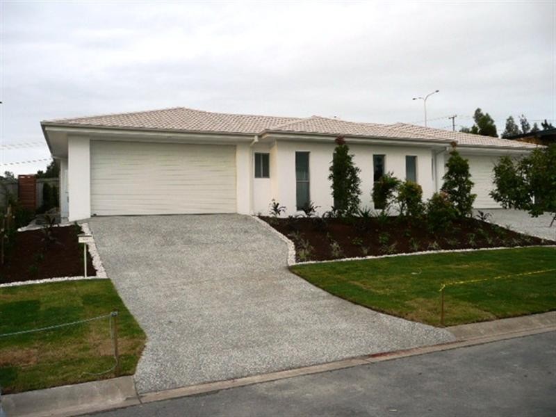 2/19 McRae Circuit, Pacific Pines QLD 4211