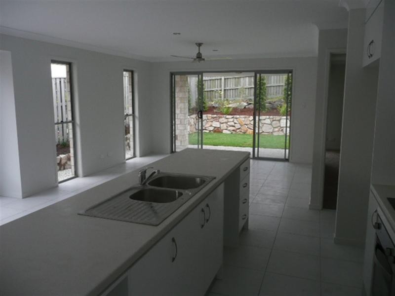 2/19 McRae Circuit, Pacific Pines QLD 4211