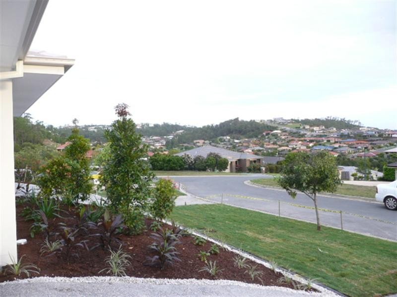 2/19 McRae Circuit, Pacific Pines QLD 4211