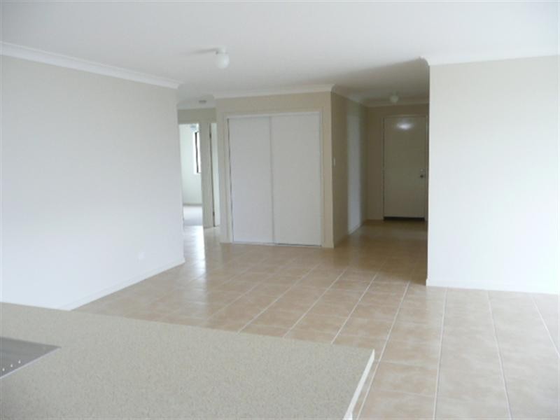 2/86 Wunburra Circuit, Pacific Pines QLD 4211