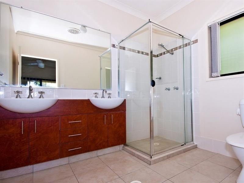 17 Lambert Drive, Maudsland QLD 4210