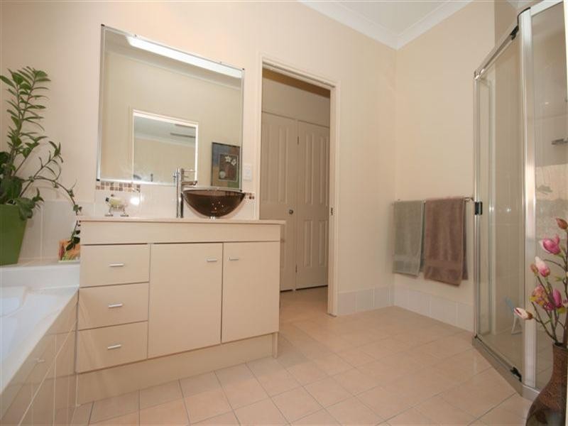 203 Rossmore Road, Chambers Flat QLD 4133