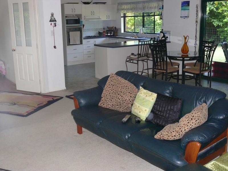 4 Carl Street, Oxenford QLD 4210