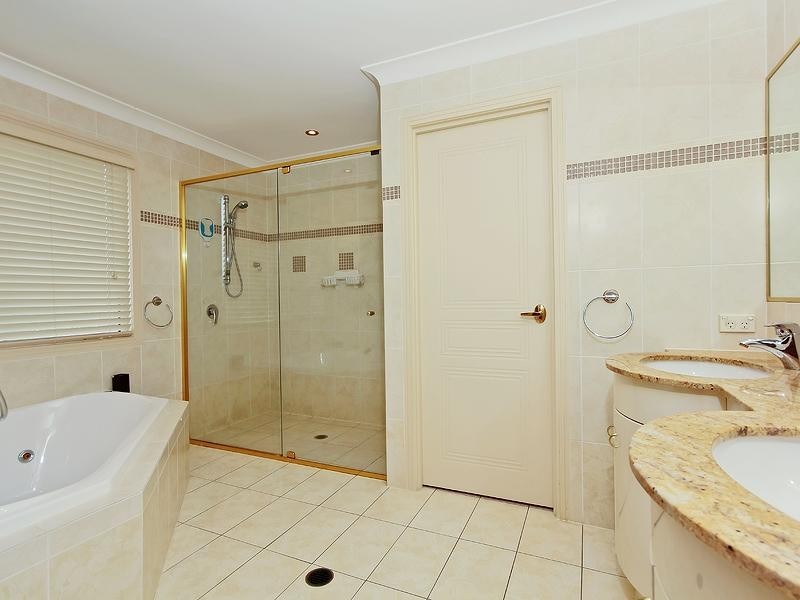 25 Brittany Drive, Oxenford QLD 4210