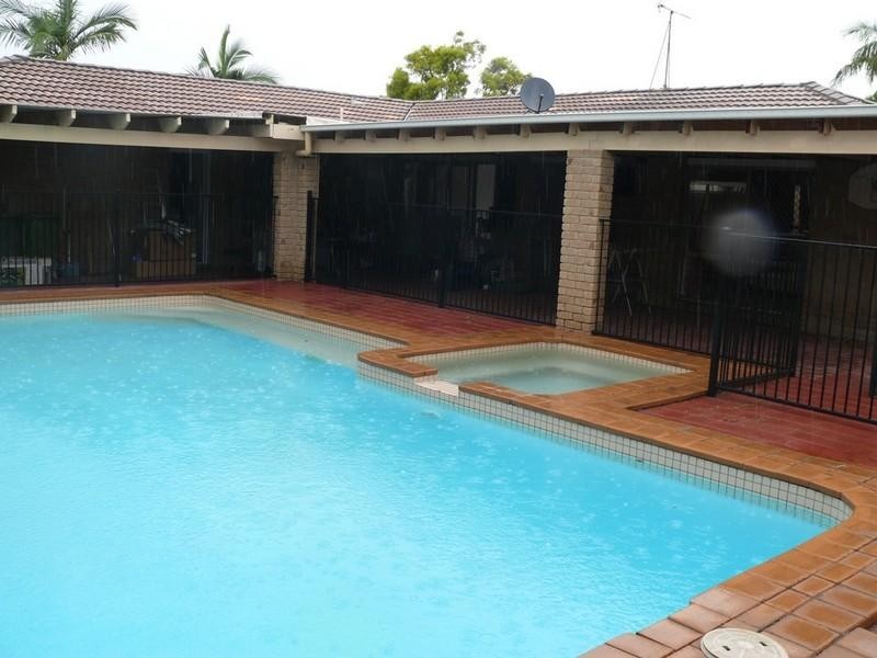 3 Adaminaby Drive, Helensvale QLD 4212