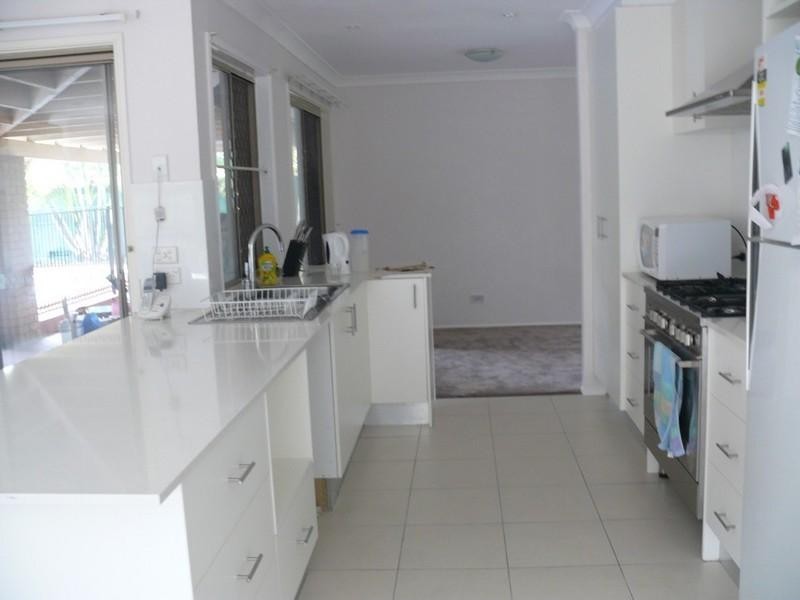 3 Adaminaby Drive, Helensvale QLD 4212