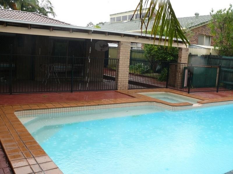 3 Adaminaby Drive, Helensvale QLD 4212