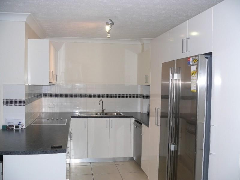 5/5 Brett Avenue, Labrador QLD 4215