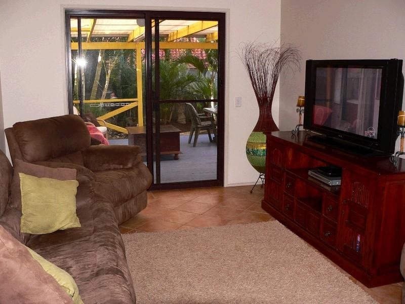 1/6 Robin Joy Close, Labrador QLD 4215