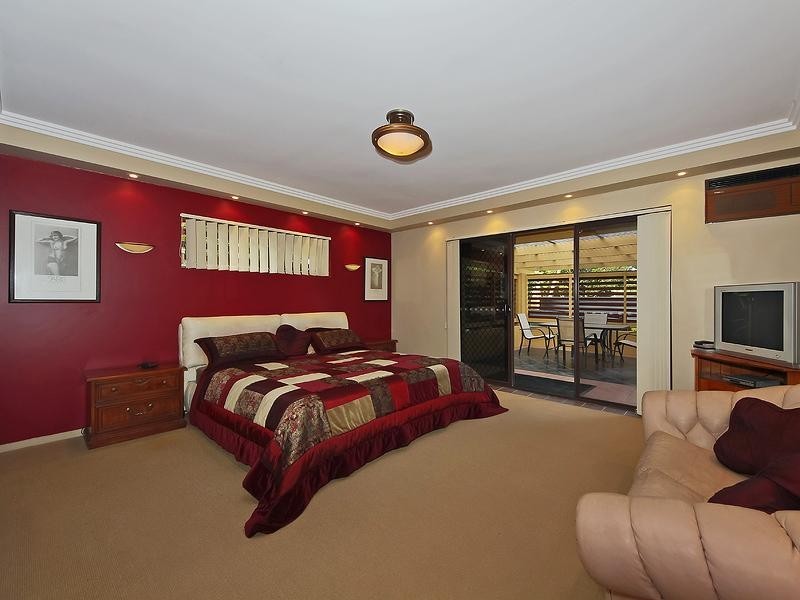 8 Calder Crescent, Helensvale QLD 4212