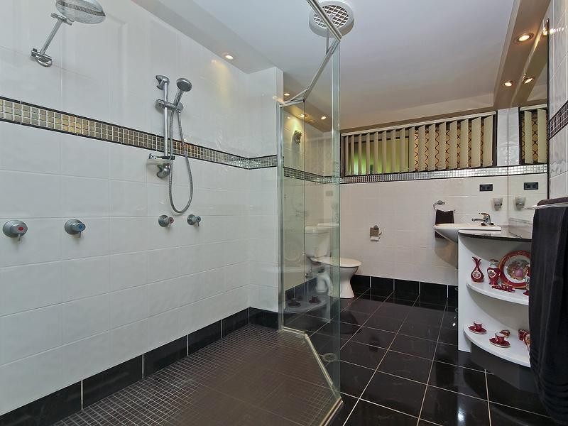 8 Calder Crescent, Helensvale QLD 4212