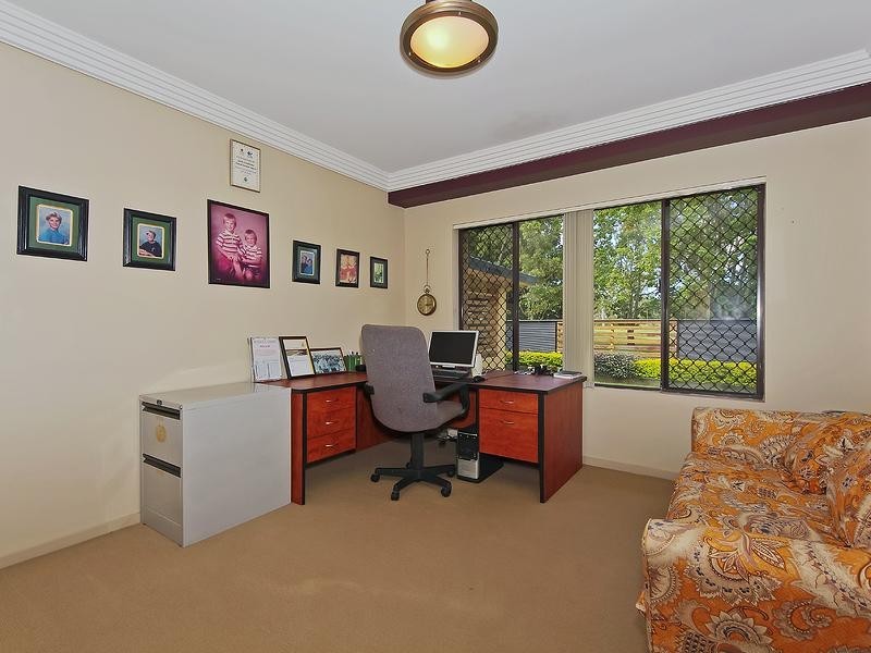 8 Calder Crescent, Helensvale QLD 4212