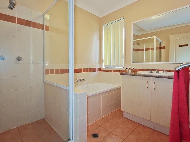 33 Roseapple Circuit, Oxenford QLD 4210