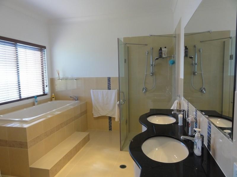 10 Greenacre Way, Maudsland QLD 4210