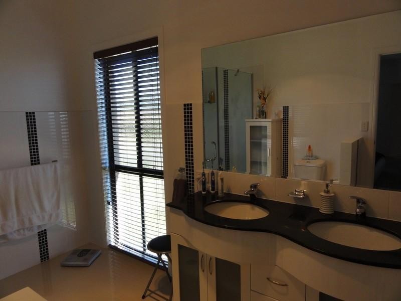 10 Greenacre Way, Maudsland QLD 4210