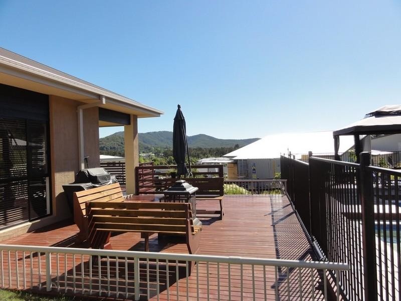 10 Greenacre Way, Maudsland QLD 4210