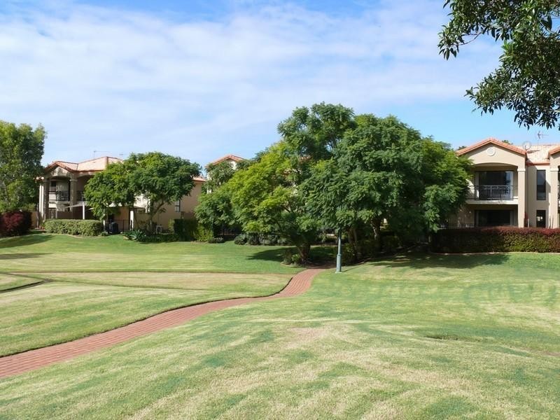 2/23 Santa Barbara Road, Hope Island QLD 4212